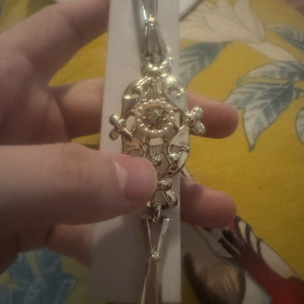 Elegant Gold Tone Filigree Women's Bracelet